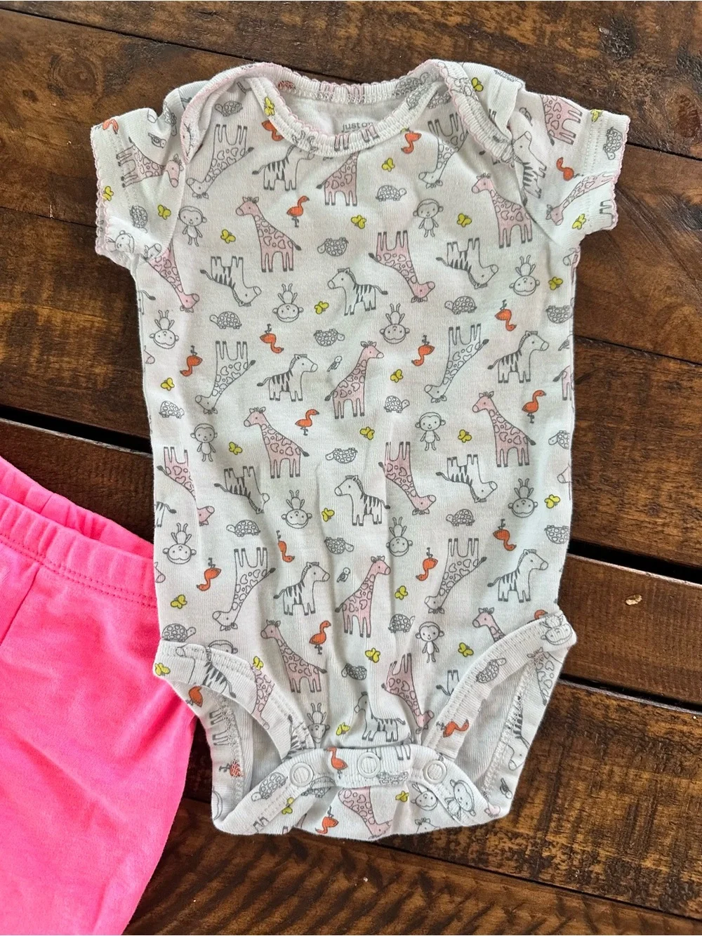 Carter’s Giraffe Matching Set